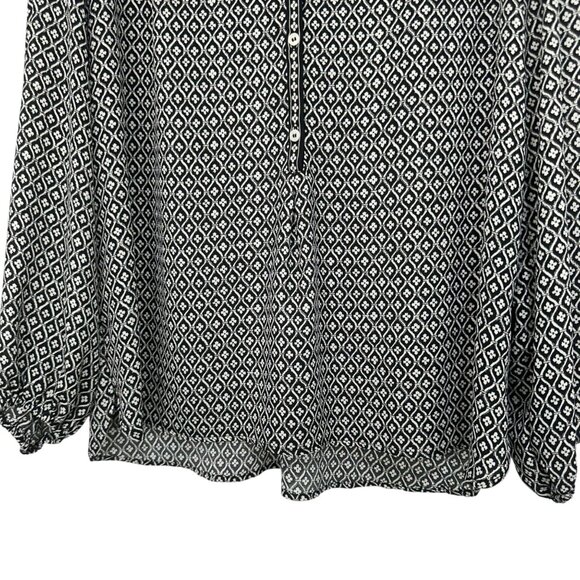 Max Studio Womens SZ M Black & White Geometric Pattern Blouse Half Button Front - Picture 10 of 10